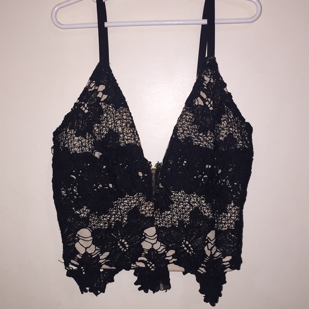✨DEEP V NECK LACE CROP TOP✨